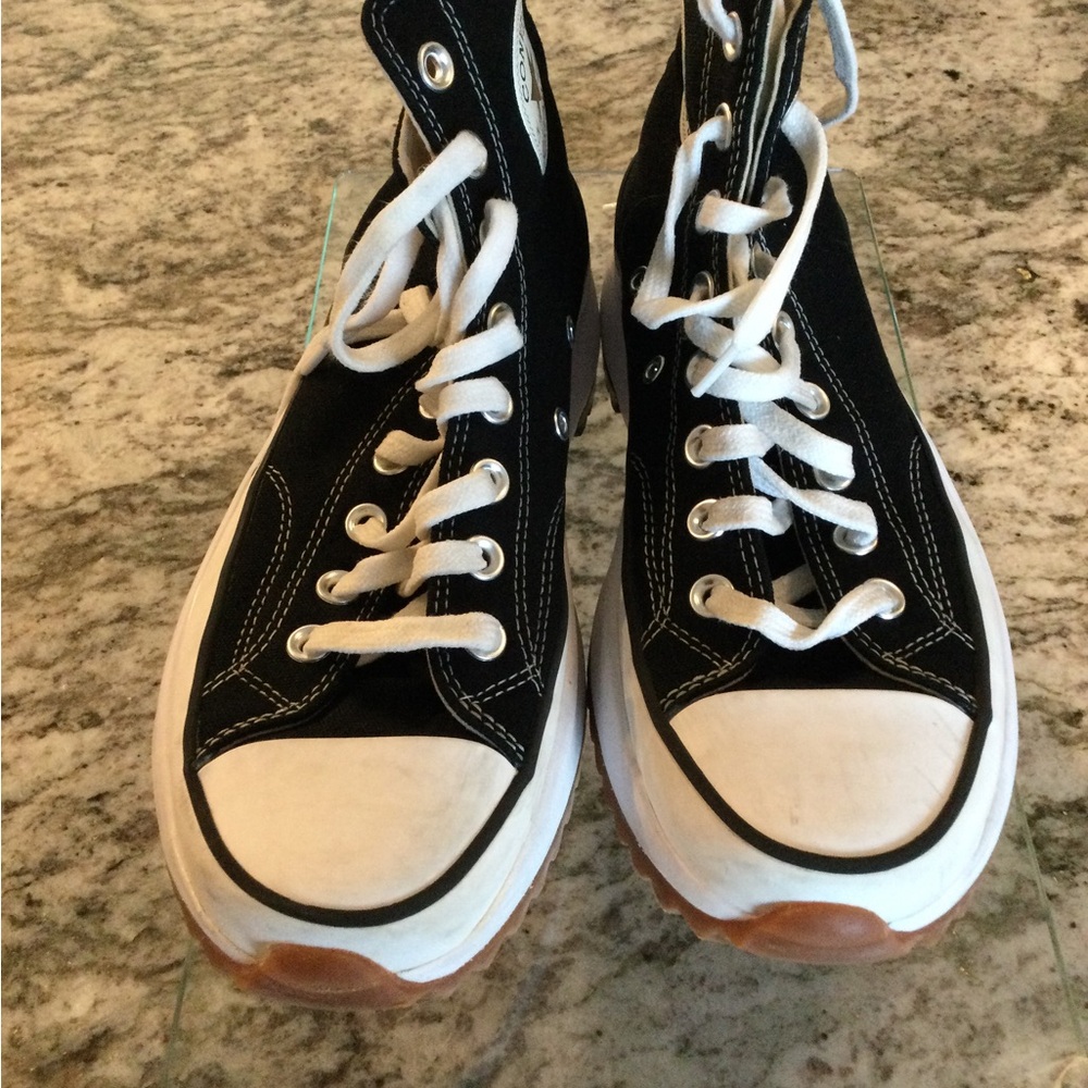 Converse tennis shoes